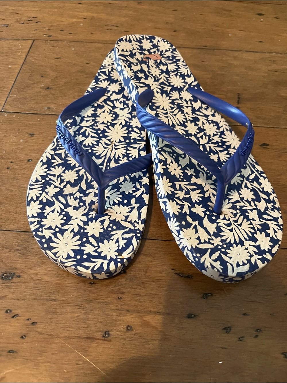 Vineyard Vines Navy and White Floral Flip Flop Sandals